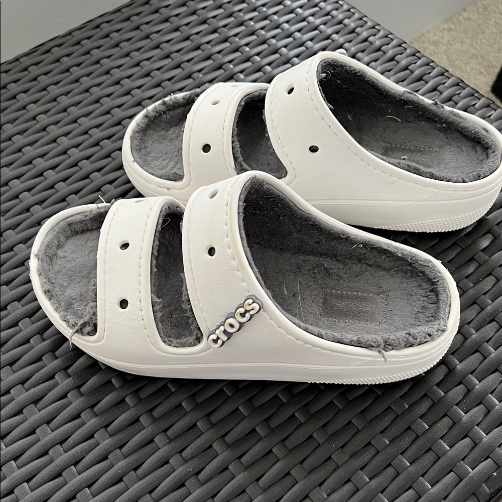 Crocs ladies white fuzzy sandals - Picture 2 of 4
